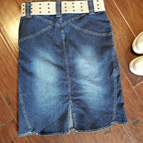 Denim skirt & Belt - Picture 3 of 6